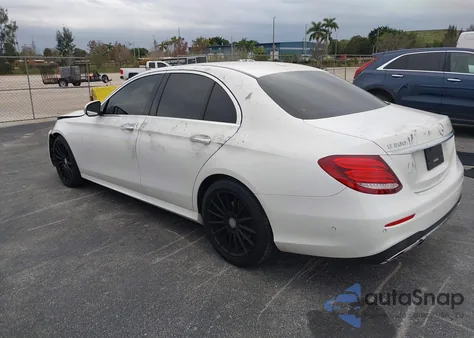 2017 Mercedes-Benz E 300 z USA, uszkodzony, nr VIN WDDZF4JB6HA042701